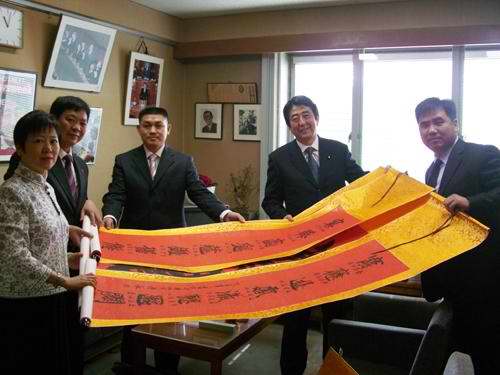 “中华表演书法第一人”春歌